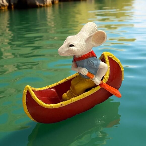 2005 Wendys Kids Meal STUART LITTLE CANOE BOAT PVC Figure B5 - Picture 1 of 6